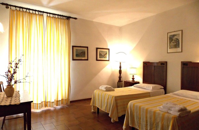Beautiful apartment in villa for 6 people with pool, WIFI, TV and panoramic view