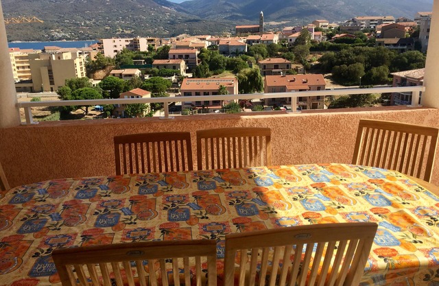Beautiful apartment with sea view, swimming pool, near beaches and port
