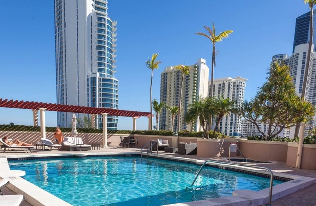 Beautiful Asian retreat 2bd/2bth Apt. min to beach