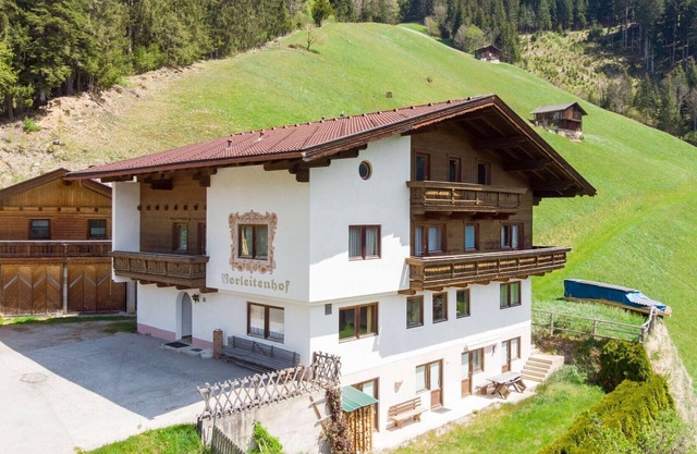 Beautiful private villa for 21 guests with WIFI, TV, balcony, pets allowed and parking