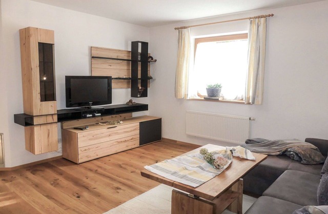 Beautiful apartment for 8 people with WIFI, TV, patio and pets allowed