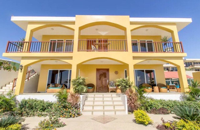 Beautiful Beachfront 1-bedroom Apartment with Pool