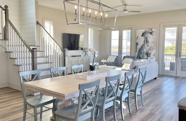 Beautiful Beach House, private bch, Modern and Comfortable furnishings
