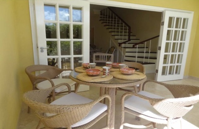 Beautiful Beach Townhouse, private pool, 2 Bedroom