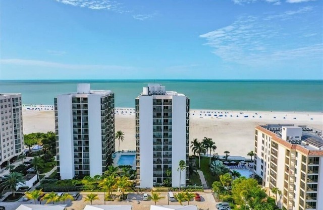 Beautiful Beachfront condo with Gulf View