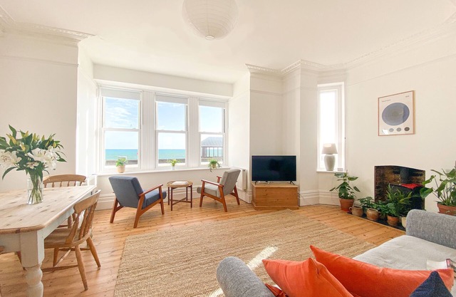 Beautiful beachfront apartment with amazing uninterrupted sea views!