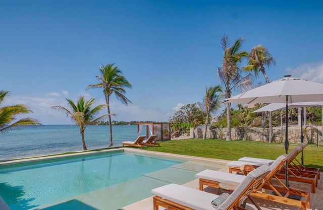 Beautiful beachfront villa, perfect for large groups, heated pools and a chef