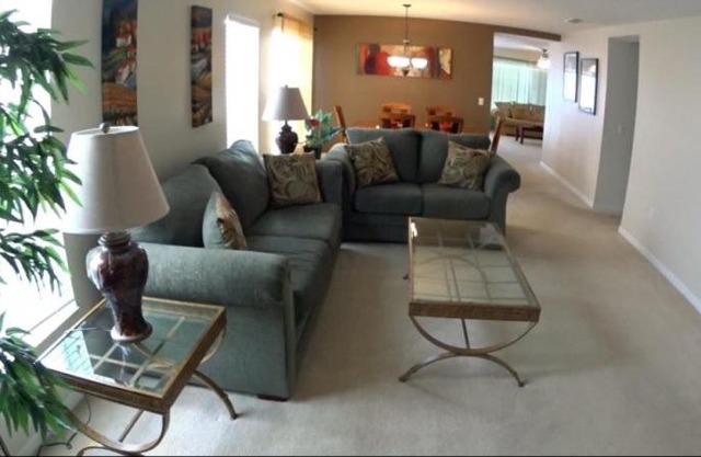 Beautiful Bella Toscana 4 Bedroom Pool Home