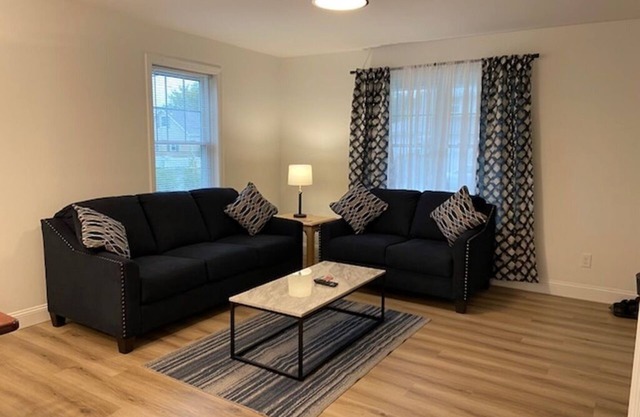 Beautiful brand new 2 bedroom Duplex near Oakland Beach