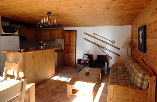 Beautiful bright apt at 2 steps from the slopes