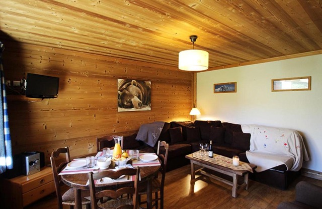 Beautiful bright apt at 2 steps from the slopes
