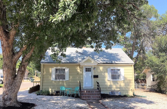 Beautiful Bungalow Next to UNC-FREE Cruiser Bikes!