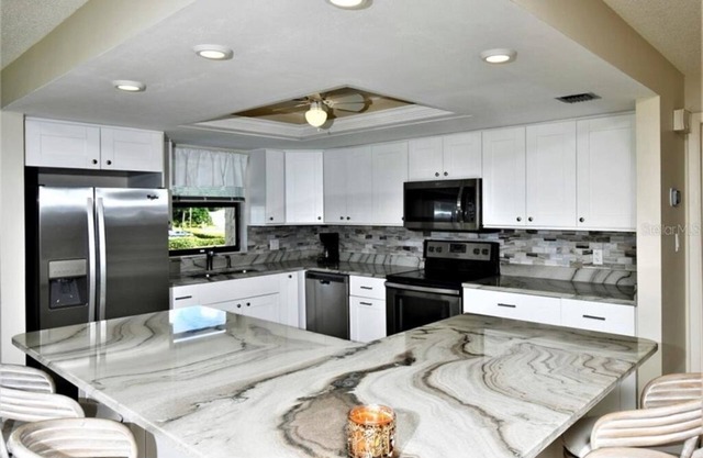 BEAUTIFUL BURNT STORE MARINA * BEAUTIFUL CONDO * AMAZING GROUNDS