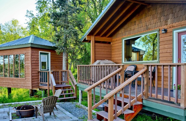 Beautiful Cabin with Mountain & Lake View/ a Perfect Couples Getaway