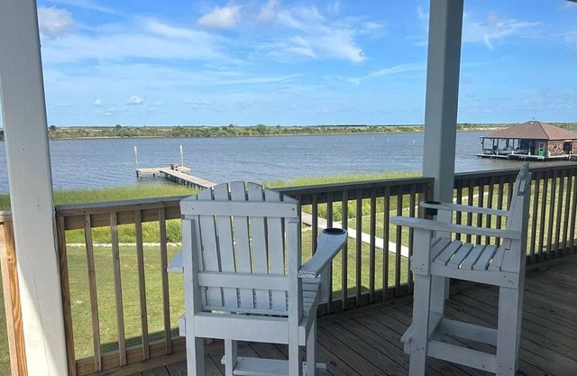 Beautiful camp in Angler Bay! Come enjoy the best of Hackberry.