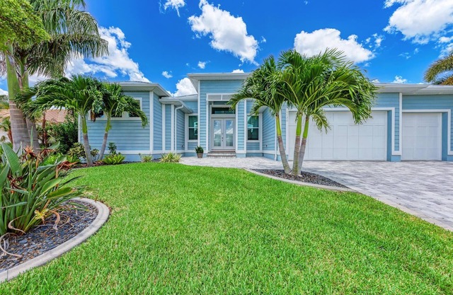 Beautiful Canal Home!
