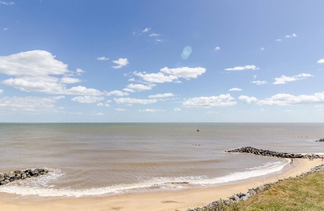 Beautiful caravan for to hire at Hopton Haven park in Norfolk ref 80027T