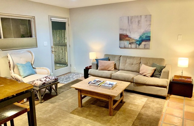 Beautiful Casita in downtown. Private Courtyard!