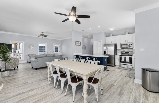 Beautiful Channel Retreat- Private Pool, Luxury Outdoor Living and Pet Friendly