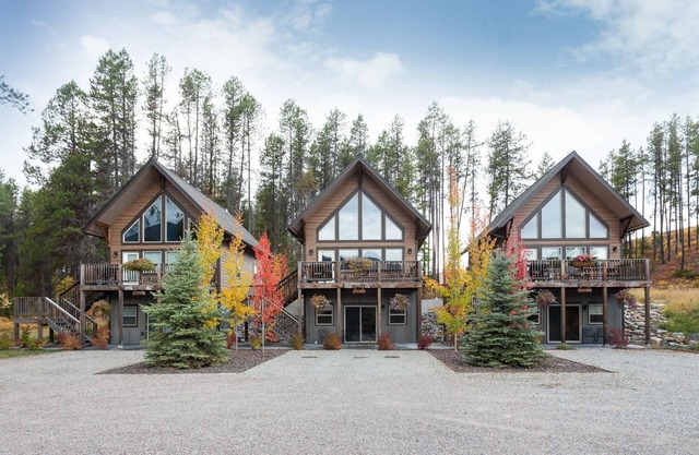 Beautiful Chalet with Mountain Views, located 1 mile from Glacier National Park