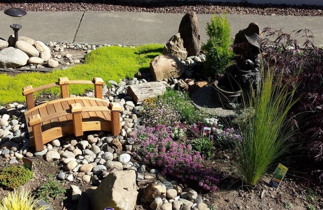 Beautiful Clean Modern Private Garden Two Bedroom Home Close to Seatac Aiport