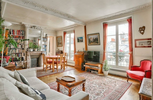 Beautiful cocoon near Montmartre