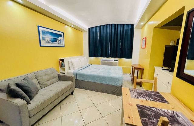 Beautiful Condo -Ocean View, Best Location, Pool, A Few Steps to All You Want