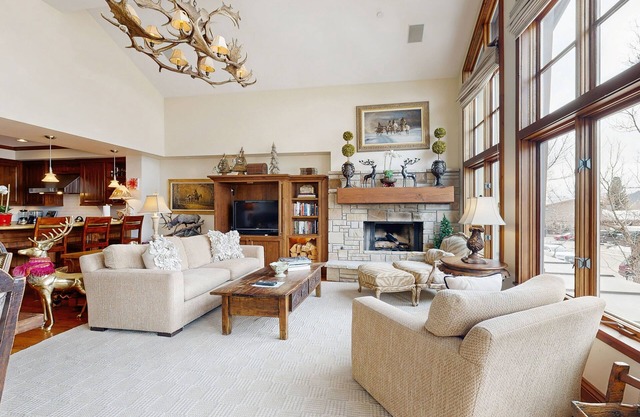 Beautiful condo with views of Dollar Mountain, cable, WiFi, fireplace, & patio