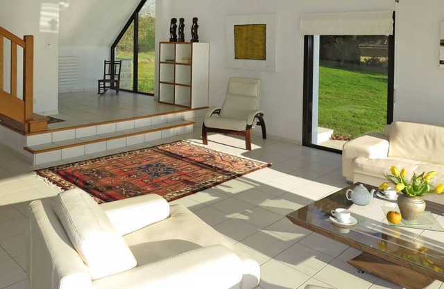 Beautiful contemporary villa on large garden in Sainte Marine.