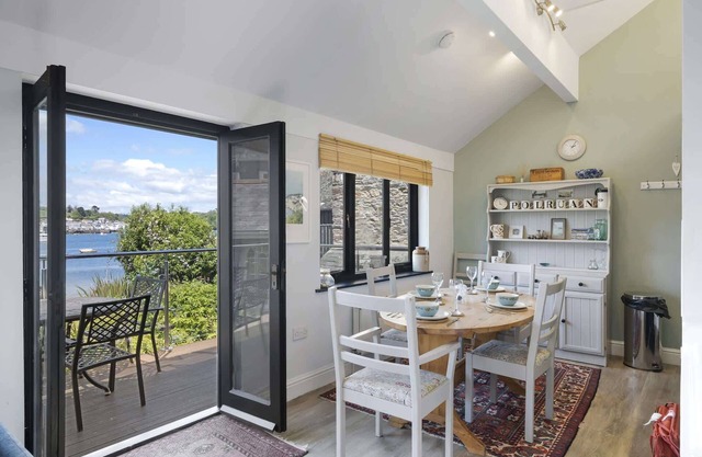 Beautiful Cottage on the Water Front, Polruan
