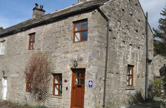 Beautiful cottage with large garden in heart of Yorkshire Dales. Pets welcome