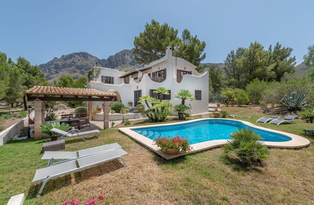 Beautiful Country House with Pool, Garden, Terrace, Balcony & Wi-Fi; Parking Available