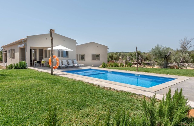 Beautiful Country House with Pool, Garden, Terrace & Wi-Fi