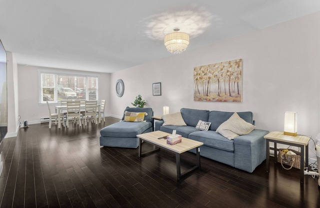 Beautiful & Cozy DT Home With PingPong Table