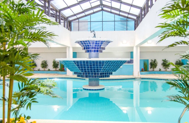 Beautiful Deluxe Angle Oceanfront Suite + Official On-Site Rental Privileges