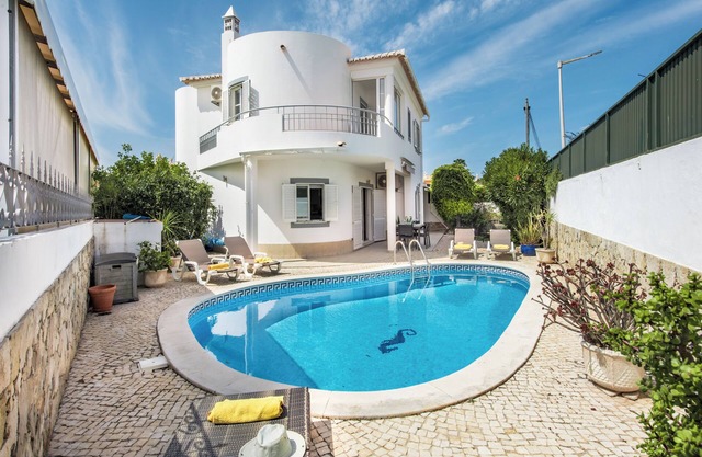 Beautiful Detached Villa, 10 Minutes Walk From Porto Do Mos Beach