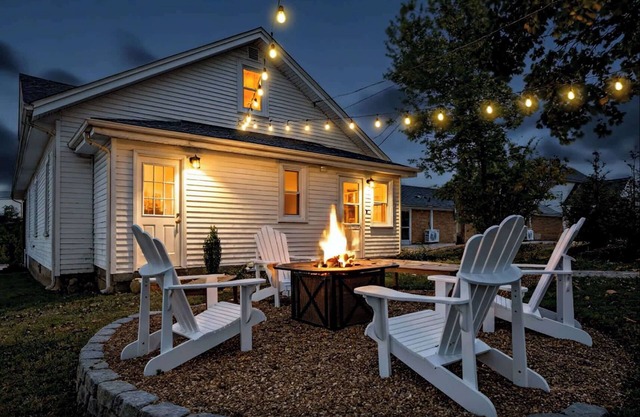 Beautiful Downtown Williamstown Home, Close to Ark!