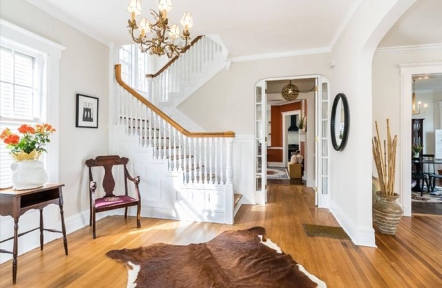 Beautiful Downtown Montclair Victorian 12 miles/35 minutes from Manhattan.