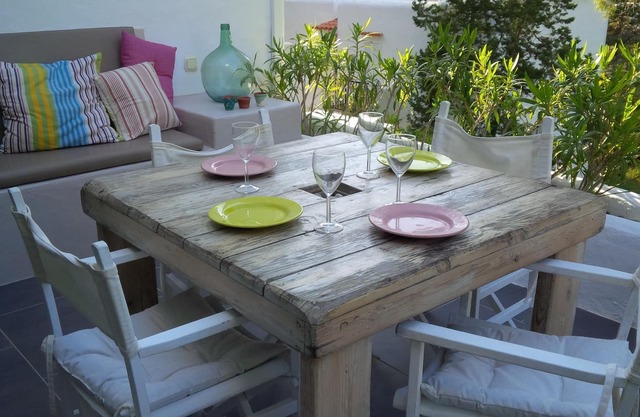 Beautiful apartment with large terrace, walking distance to beach