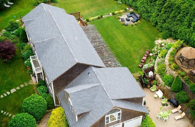 Beautiful Estate with salt water pool & pond with kayaks