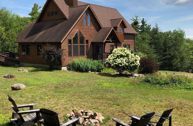 Beautiful, family-friendly home in private wilderness setting
