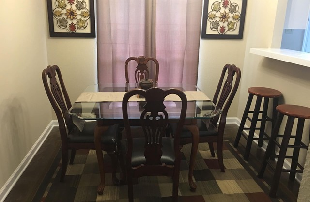 Beautiful Family-Friendly Townhouse