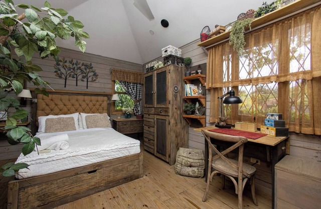 Beautiful Farm with Cabins - Gorgeous garden and animal sanctuary