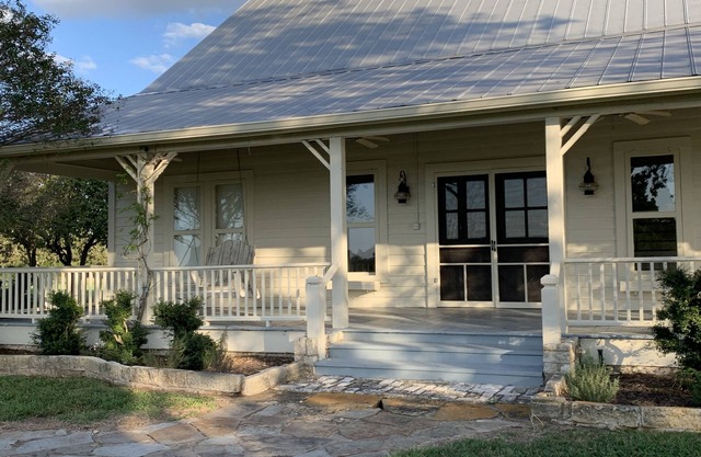 Beautiful Farmhouse in Round Top/Faytteville on 63 Acres