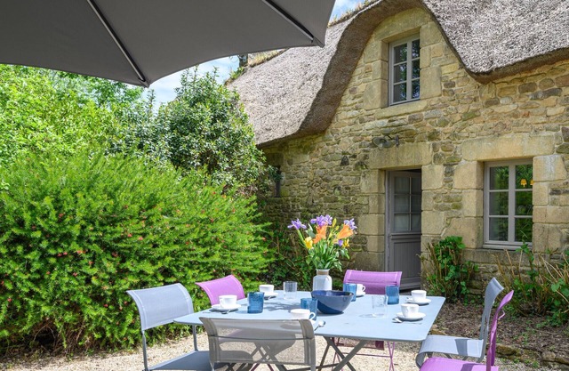 Beautiful farmhouse with pool for 7- Pluvigner