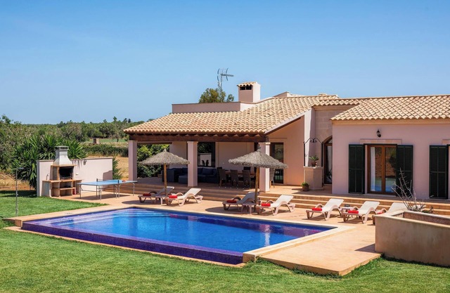 Beautiful Finca "Sa Xorca" with pool, Air Conditioning and Wi-Fi