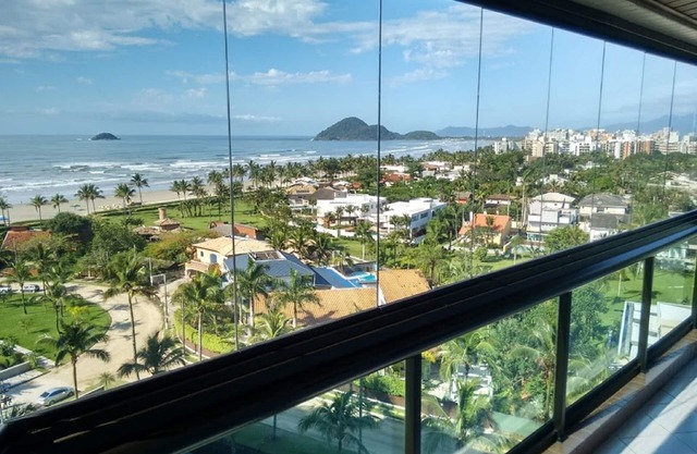 Beautiful fit, standing on the sand with spectacular sea views. Spotless