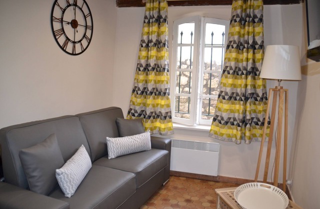 Beautiful flat in the historical center of Antibes, between Nice and Cannes