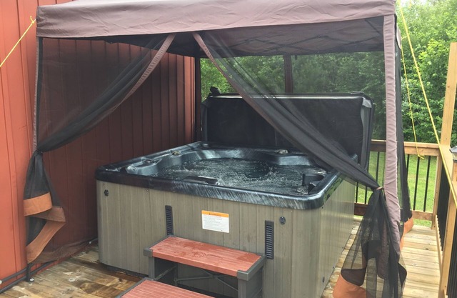 Beautiful four season cottage with free Wi-Fi
