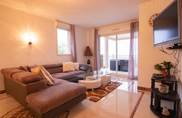 Beautiful apartment with panoramic sea view in Mandelieu